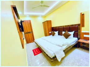 MALL ROAD HOTEL S A M I R U P A L A C E near temple and garden